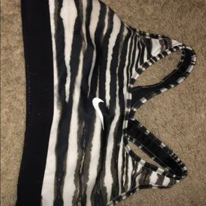 Nike sports bra women’s small